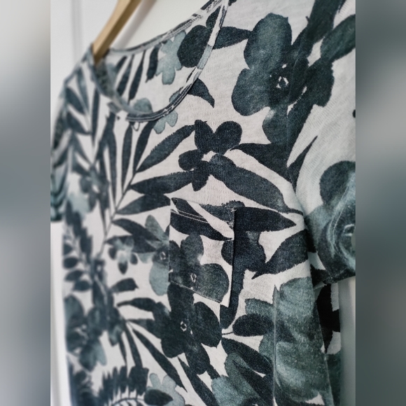 Flowered T-Shirt - Picture 2 of 3